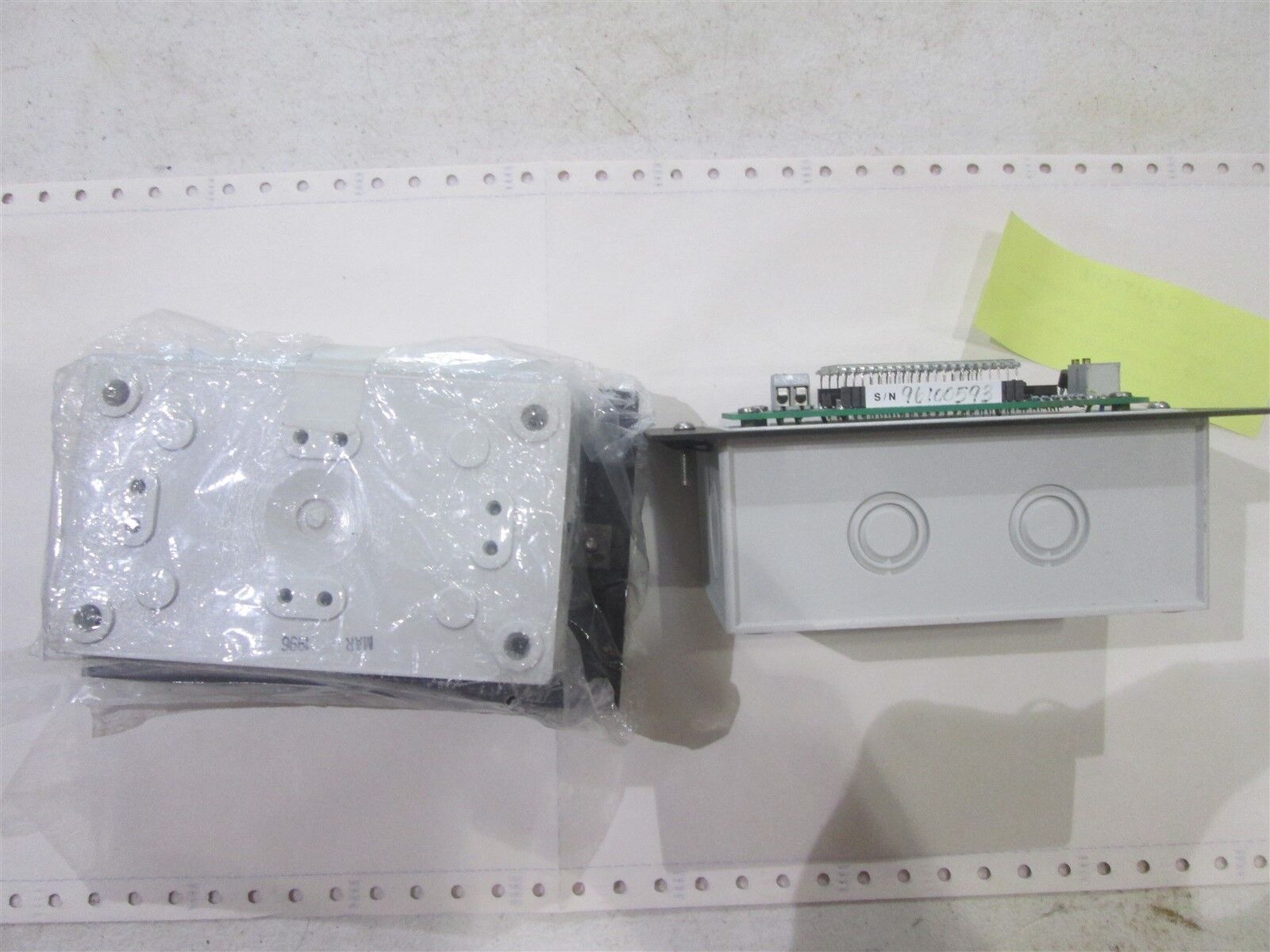 Lot of Two Devar Inc. Loop Powered Indicators 18-LPI (one is missing cover) - Image 4