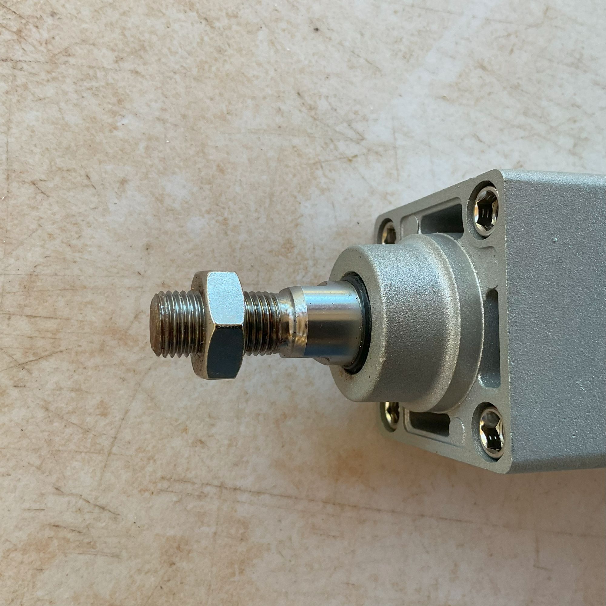 SMC C95SDB40-125 Pneumatic Air Cylinder thread